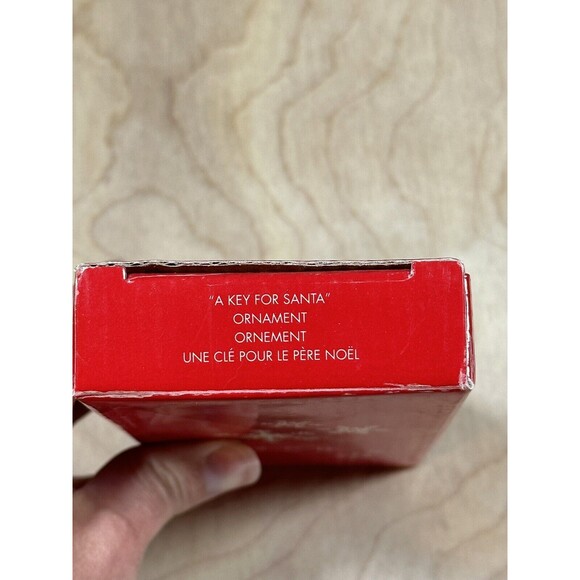 AVON 2006 HAND-PAINTED PORCELAIN WREATH "A KEY FOR SANTA" Christmas Nib - Picture 4 of 4